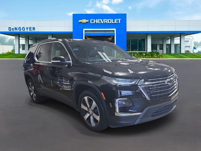 Used 2023 Chevrolet Traverse LT w/ LT Premium Package AWD/4WD image 7