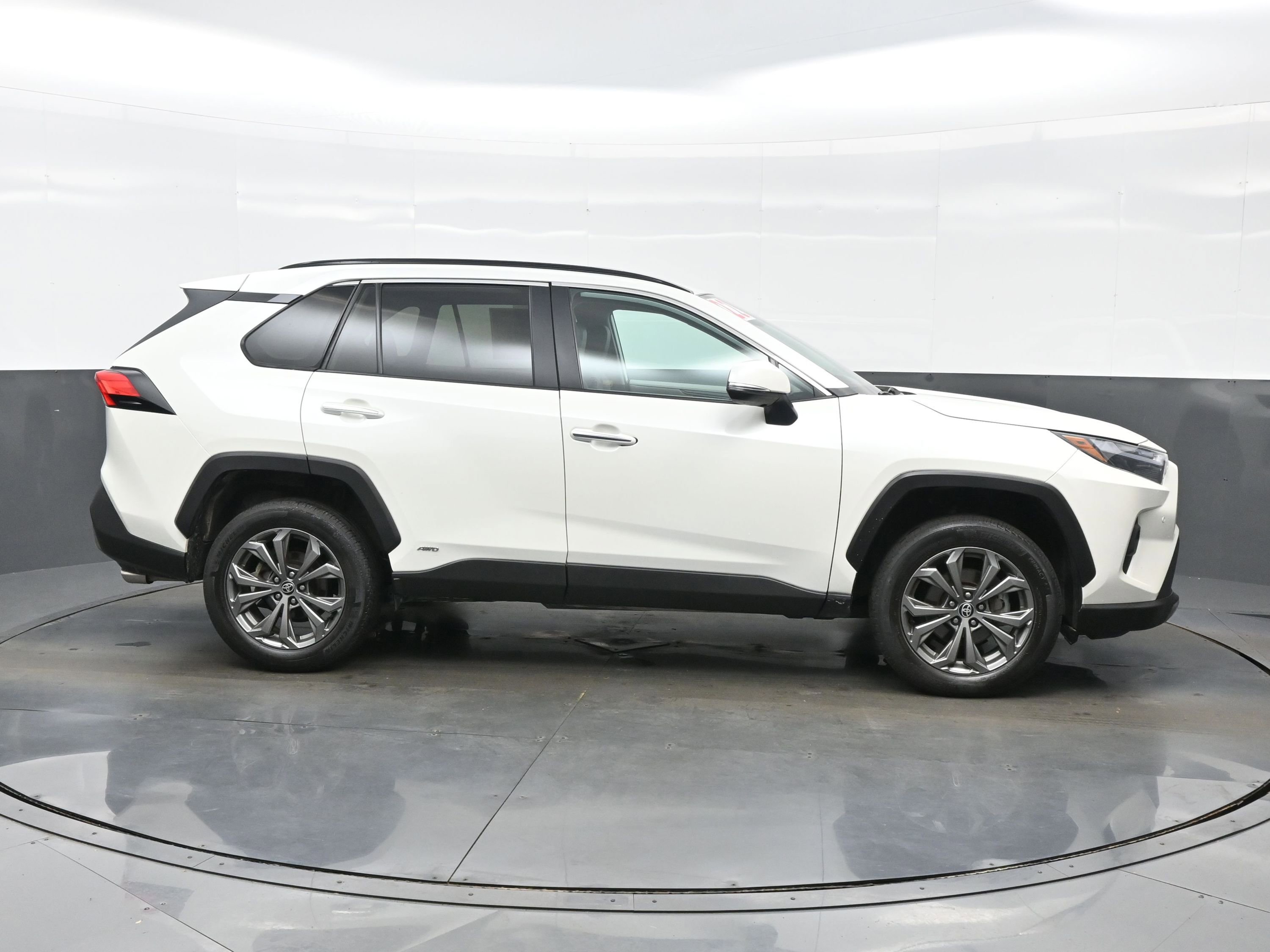 Used 2022 Toyota RAV4 Limited AWD/4WD image 7