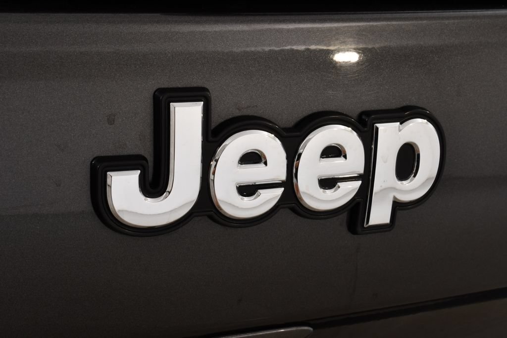 Used 2017 Jeep Cherokee Latitude AWD/4WD image 21
