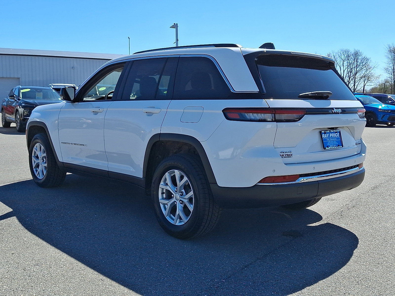Used 2023 Jeep Grand Cherokee Limited AWD/4WD image 4