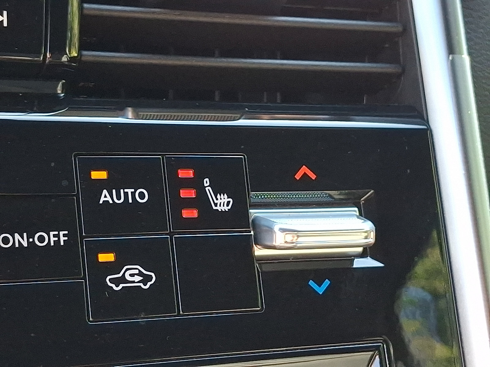 Certified 2025 Nissan Armada SL w/ Captain's Chari Seat Package AWD/4WD image 25