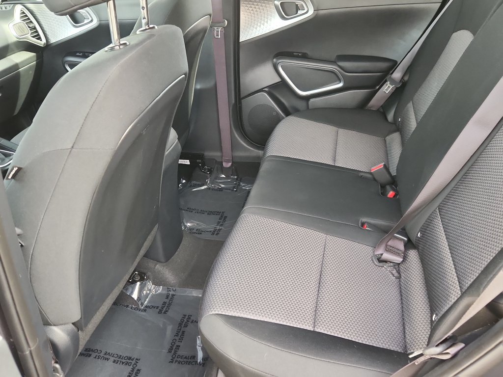 Used 2025 Kia Soul LX FWD image 9