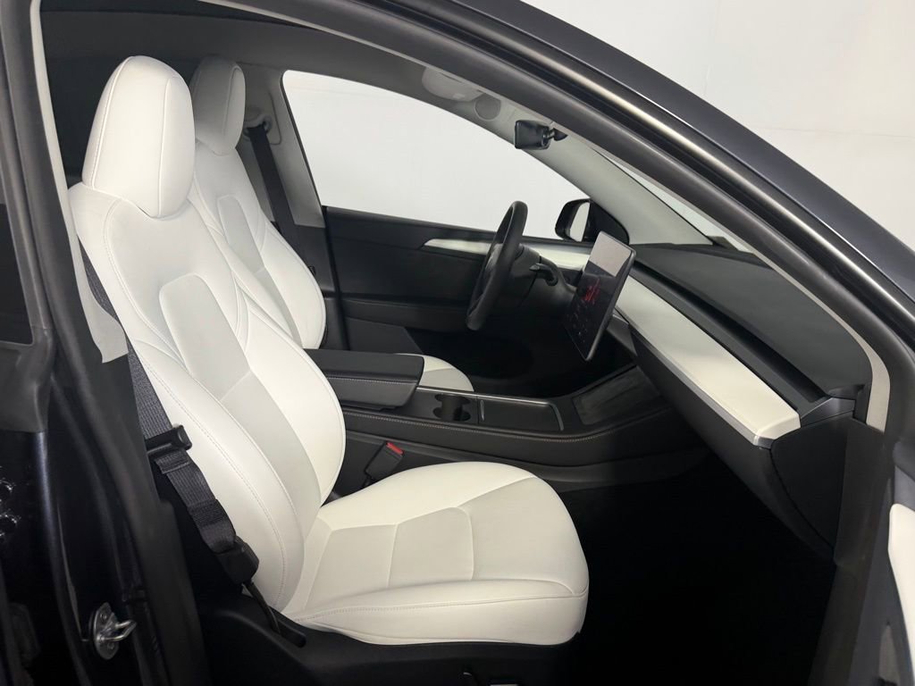 Used 2024 Tesla Model Y Performance image 29