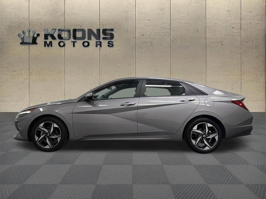 Used 2023 Hyundai Elantra SEL w/ Convenience Package image 4