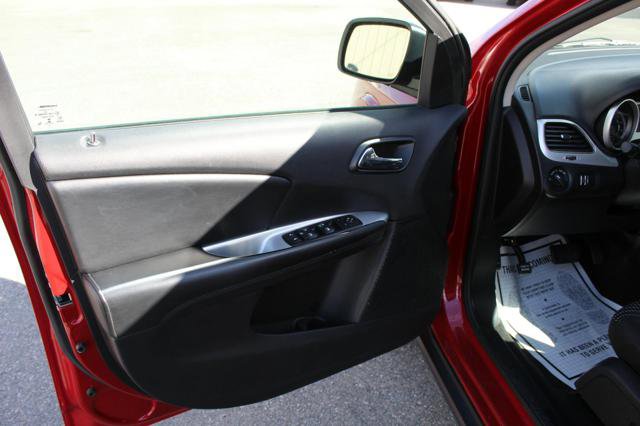 Used 2016 Dodge Journey SE w/ Flexible Seating Group image 9