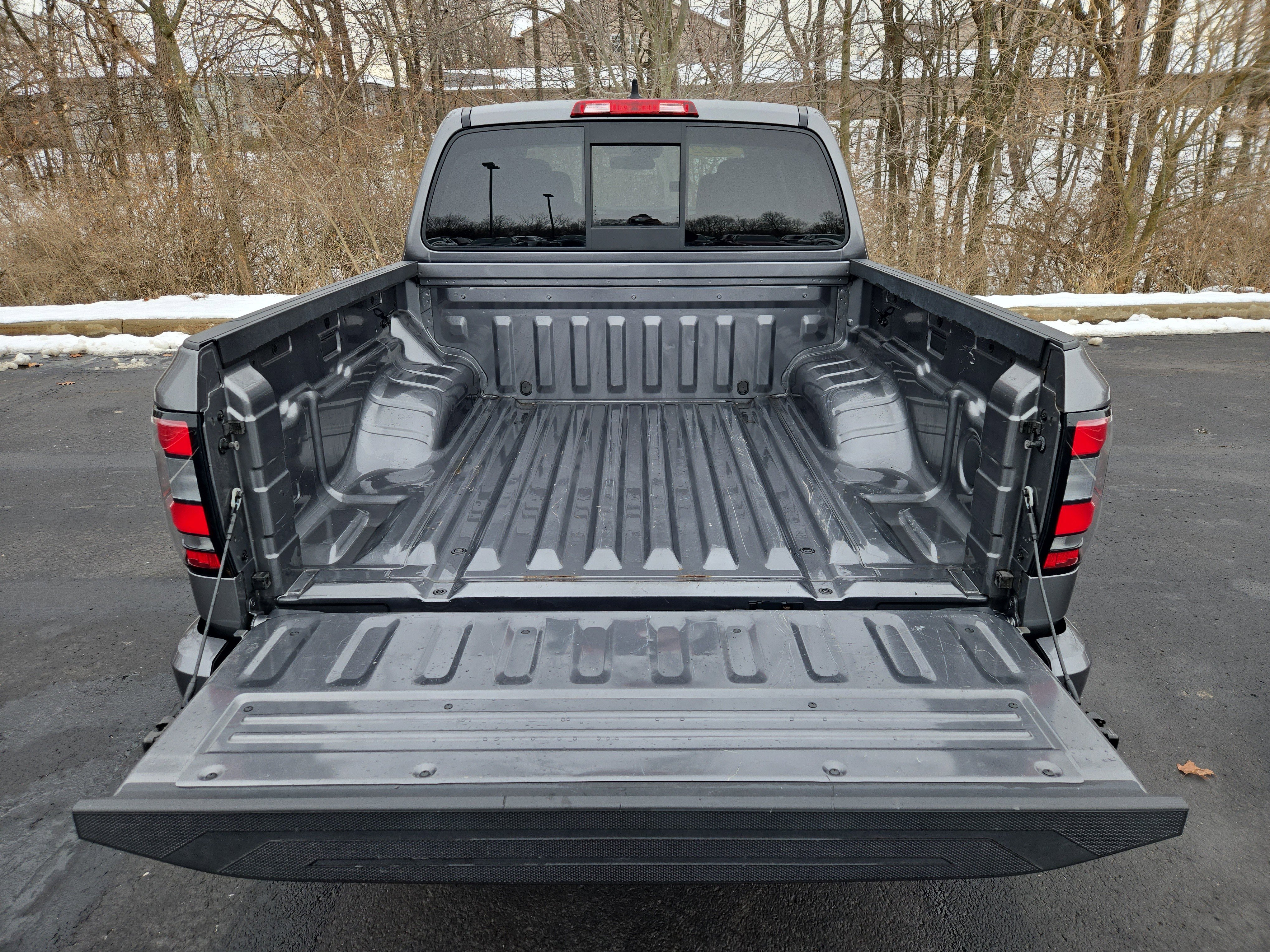 Used 2022 Nissan Frontier SV w/ Technology Package image 9