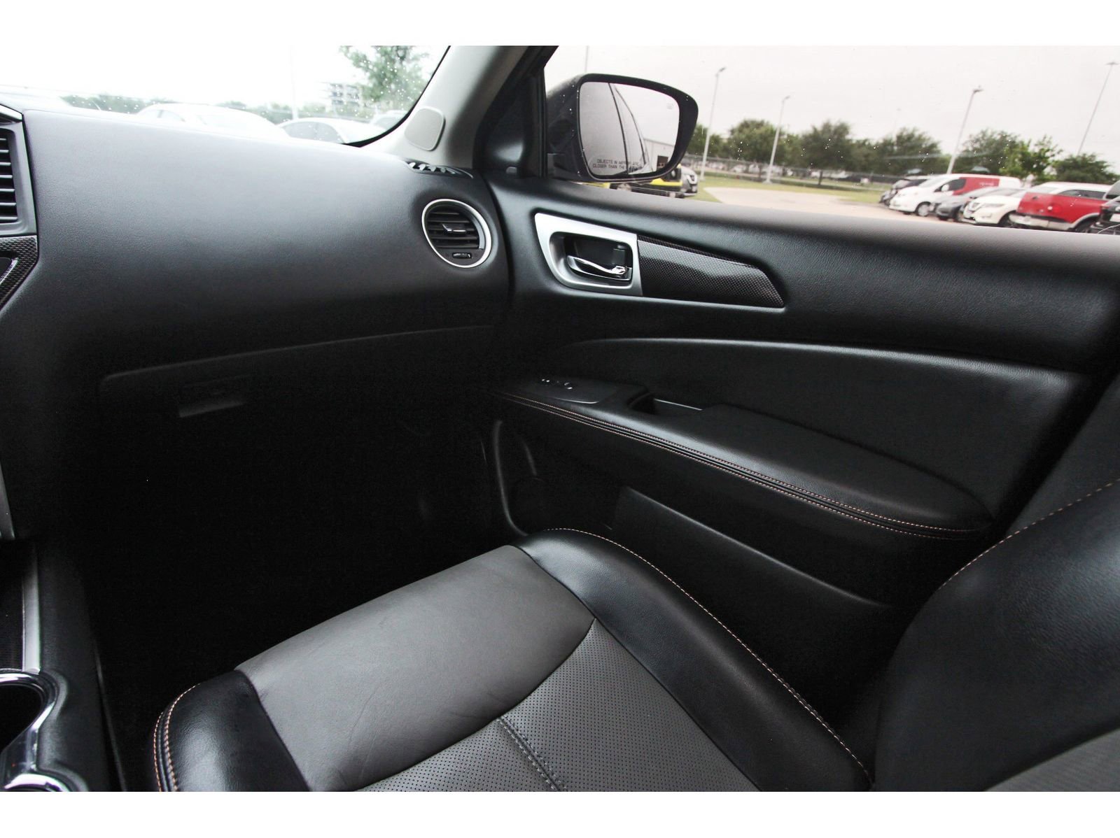 Used 2019 Nissan Pathfinder SL FWD image 13