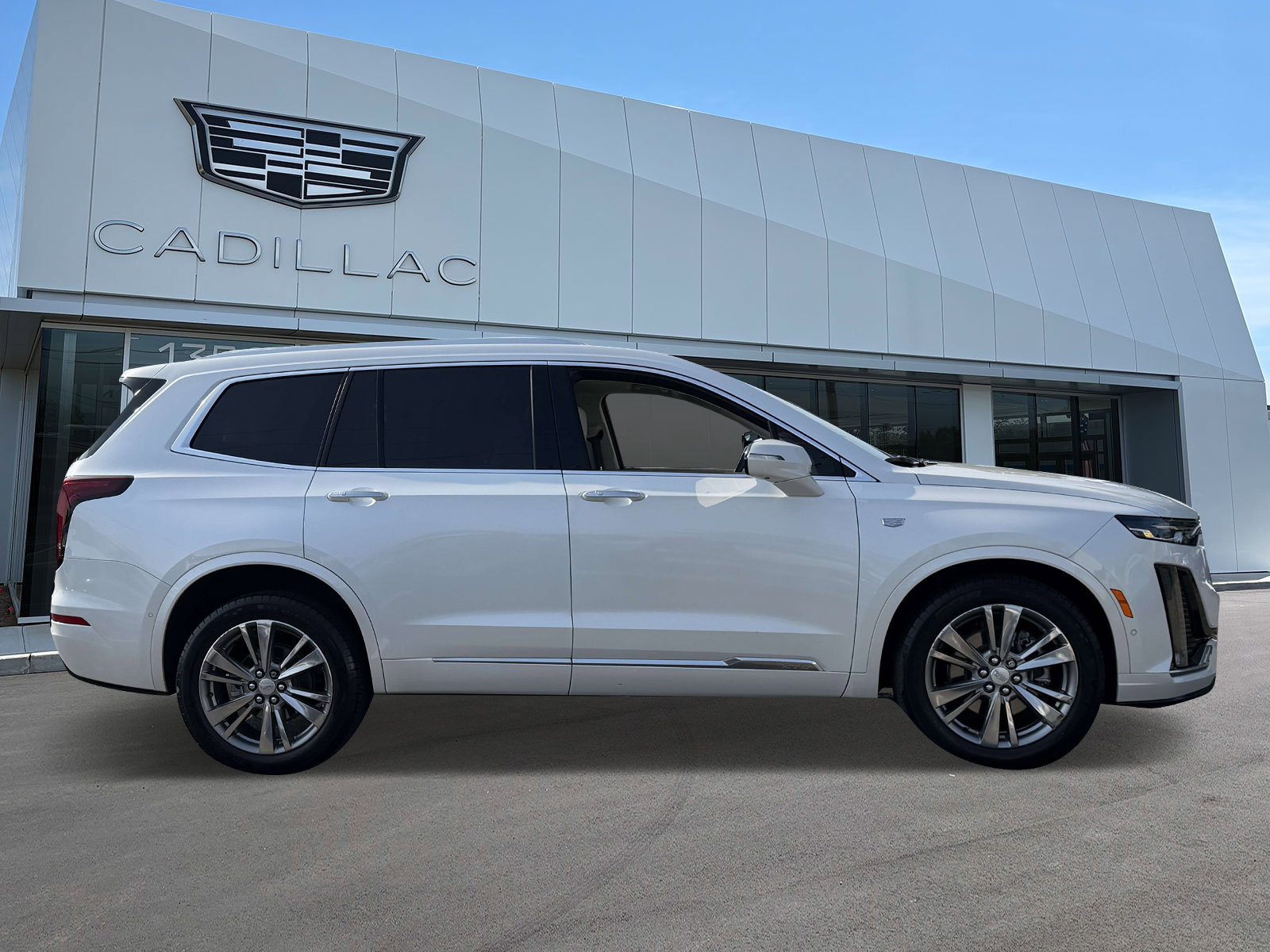 Certified 2022 Cadillac XT6 Premium Luxury w/ Technology Package AWD/4WD image 5