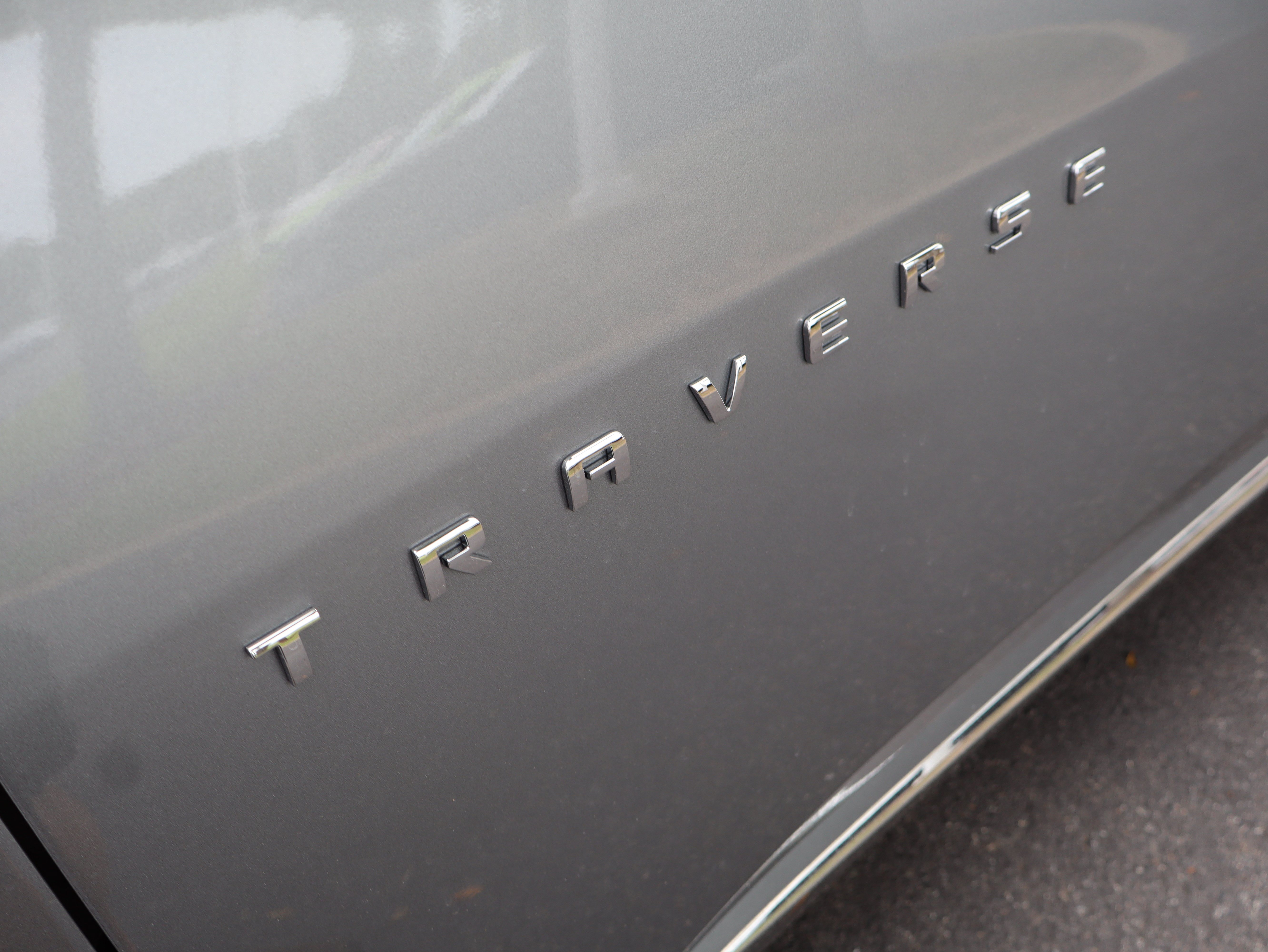 Used 2023 Chevrolet Traverse Premier FWD image 19