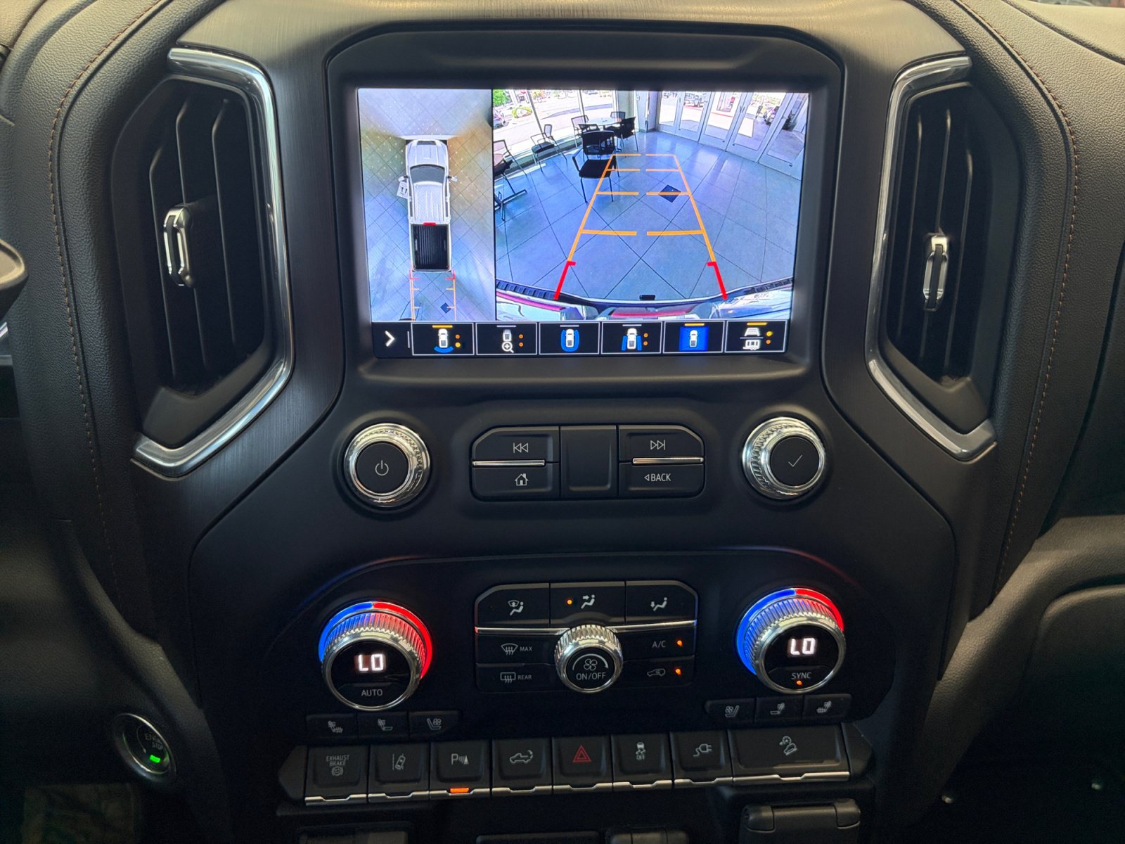 Used 2022 GMC Sierra 2500 AT4 w/ AT4 Premium Plus Package AWD/4WD image 25