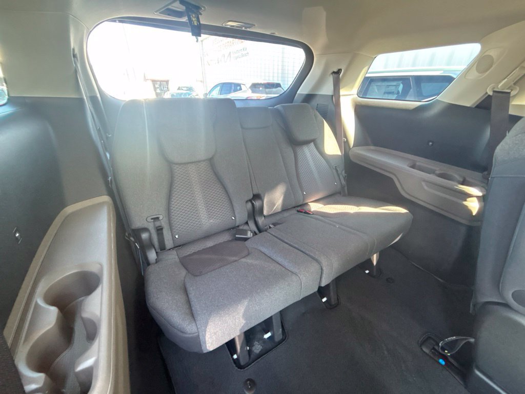 Certified 2026 Kia Carnival LX FWD image 24