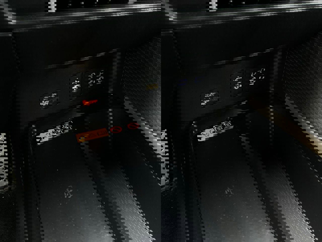 Used 2025 Toyota Camry SE image 25