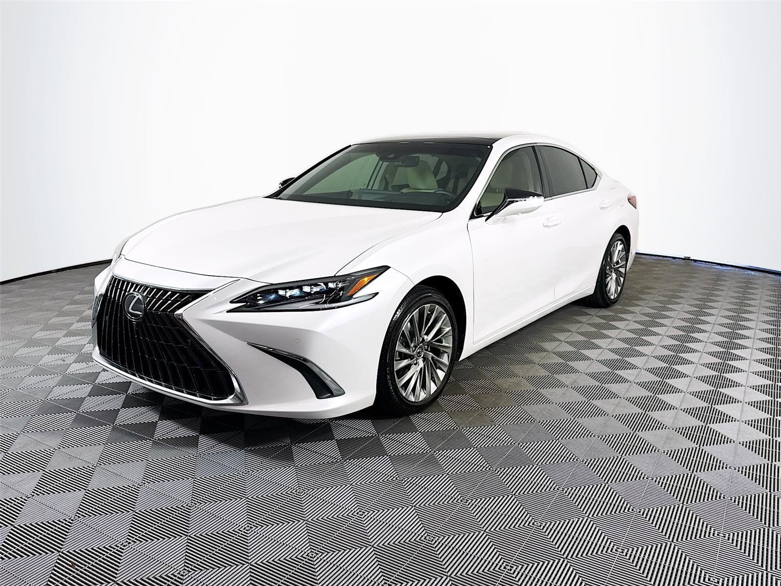 Used 2022 Lexus ES 350 Ultra Luxury w/ Accessory Package 2 FWD image 1