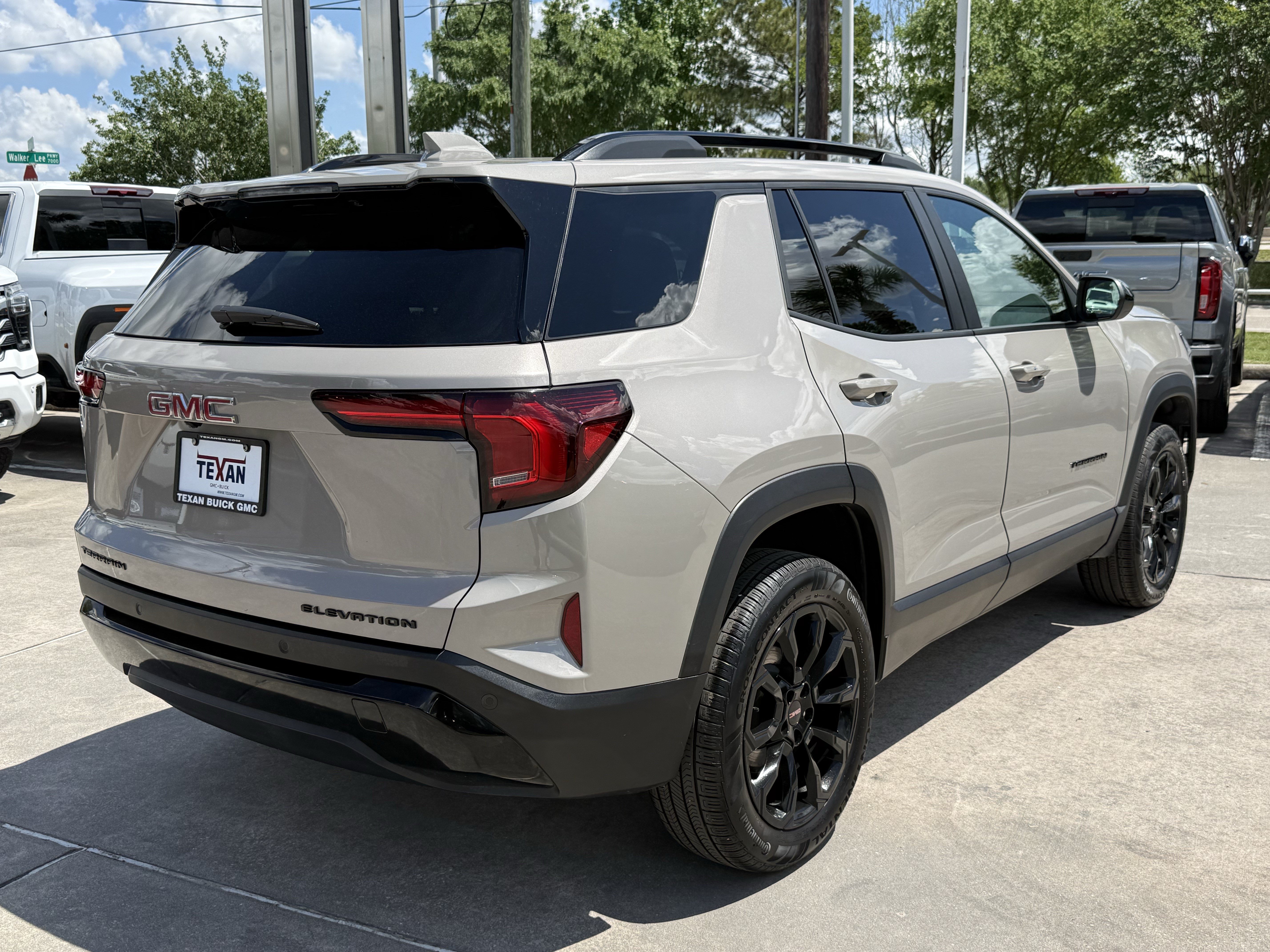 Used 2026 GMC Terrain Elevation w/ Elevation Premium Package FWD image 5
