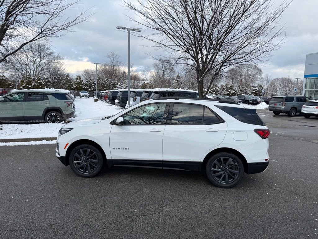 Used 2022 Chevrolet Equinox RS w/ LPO, Floor Liner Package image 8