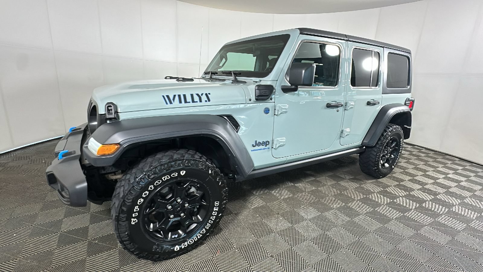 Used 2023 Jeep Wrangler Unlimited w/ Cold Weather Group AWD/4WD image 9