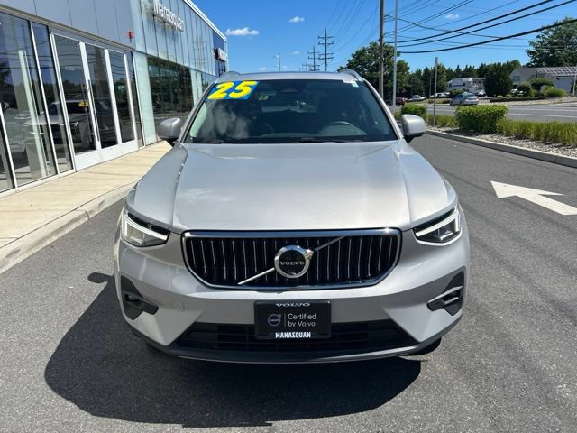 Certified 2025 Volvo XC40 B5 Plus AWD/4WD image 7