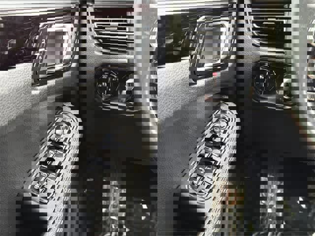 Used 2020 Porsche Macan w/ Premium Package Plus image 19