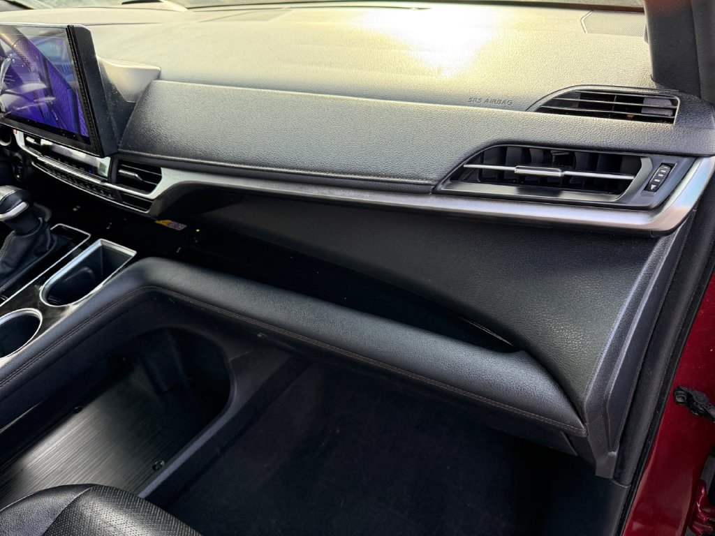 Used 2025 Toyota Sienna Platinum AWD/4WD image 16