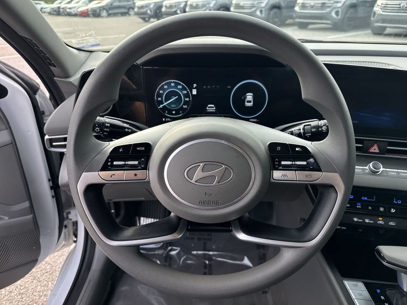 Used 2024 Hyundai Elantra SEL FWD image 29