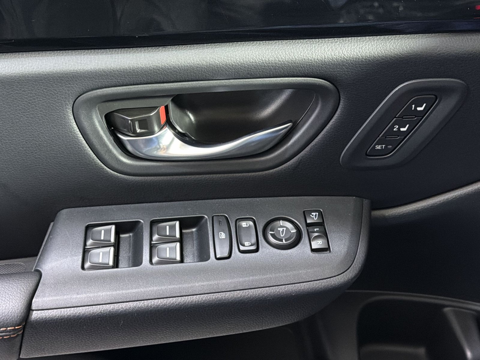 Used 2025 Honda Pilot TrailSport image 37