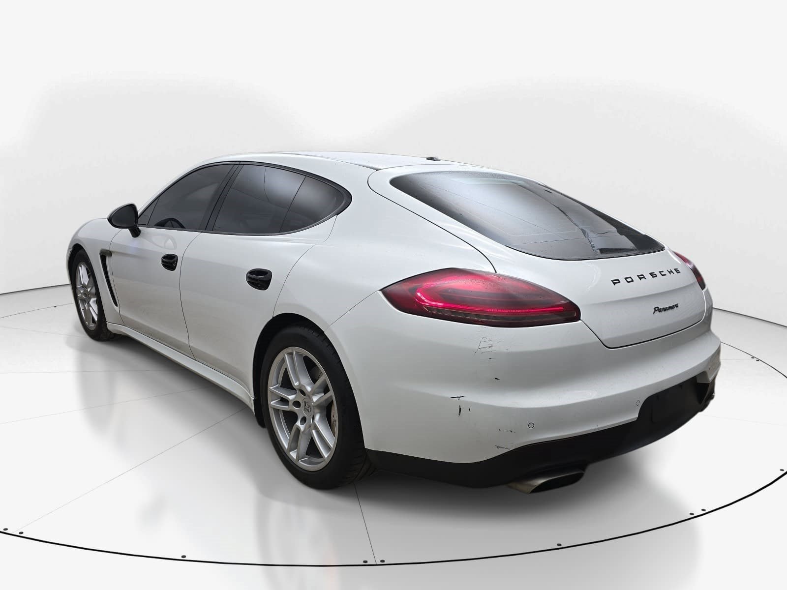 Used 2015 Porsche Panamera RWD image 6