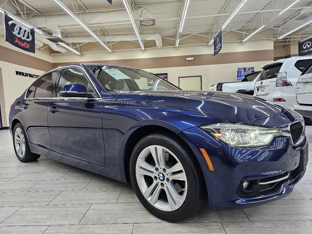 Used 2017 BMW 330i xDrive Sedan AWD/4WD image 4