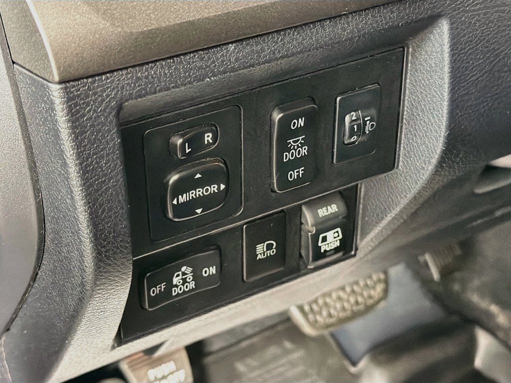 Used 2018 Toyota Tundra SR5 AWD/4WD image 10