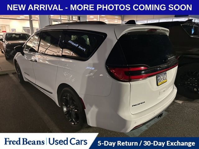 Used 2024 Chrysler Pacifica Touring-L w/ Road Tripper Package image 7