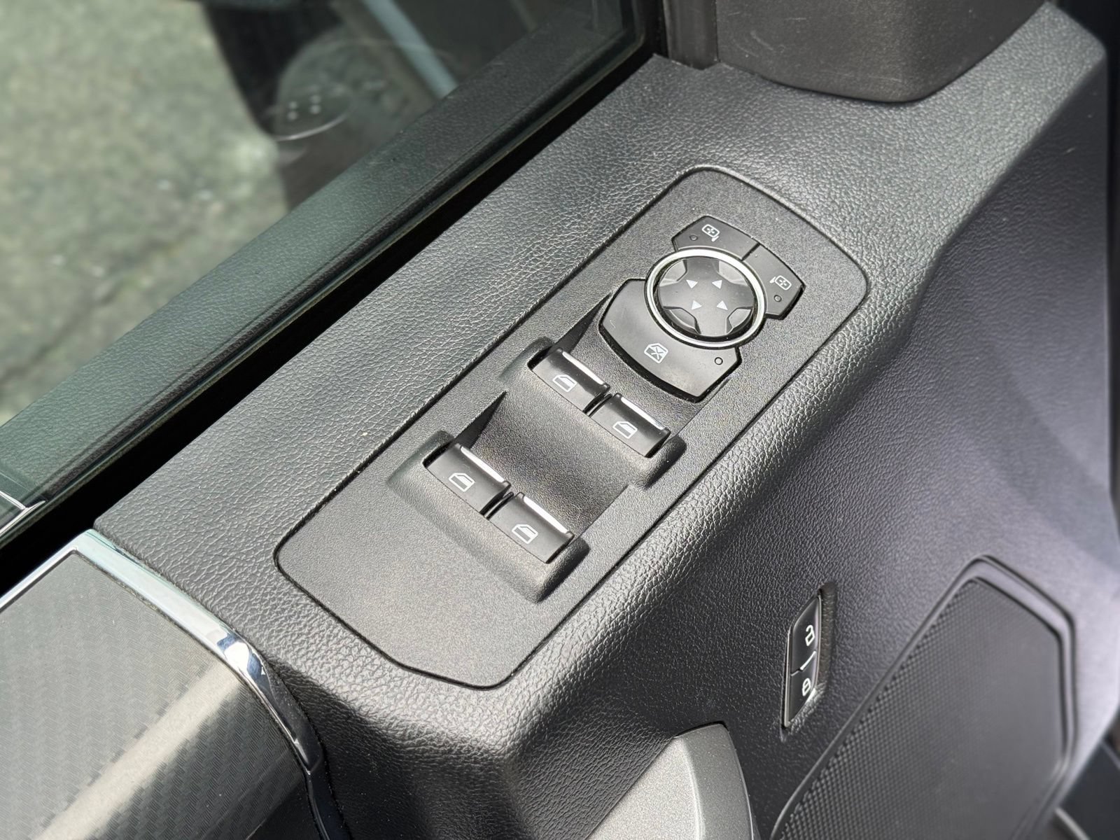 Used 2018 Ford F150 XLT w/ Equipment Group 302A Luxury AWD/4WD image 12