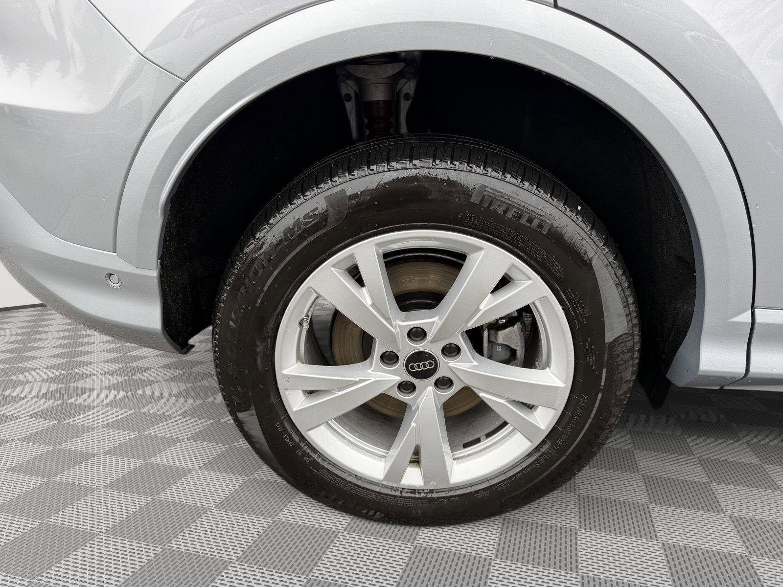 Used 2025 Audi Q5 Premium w/ Convenience Package image 9