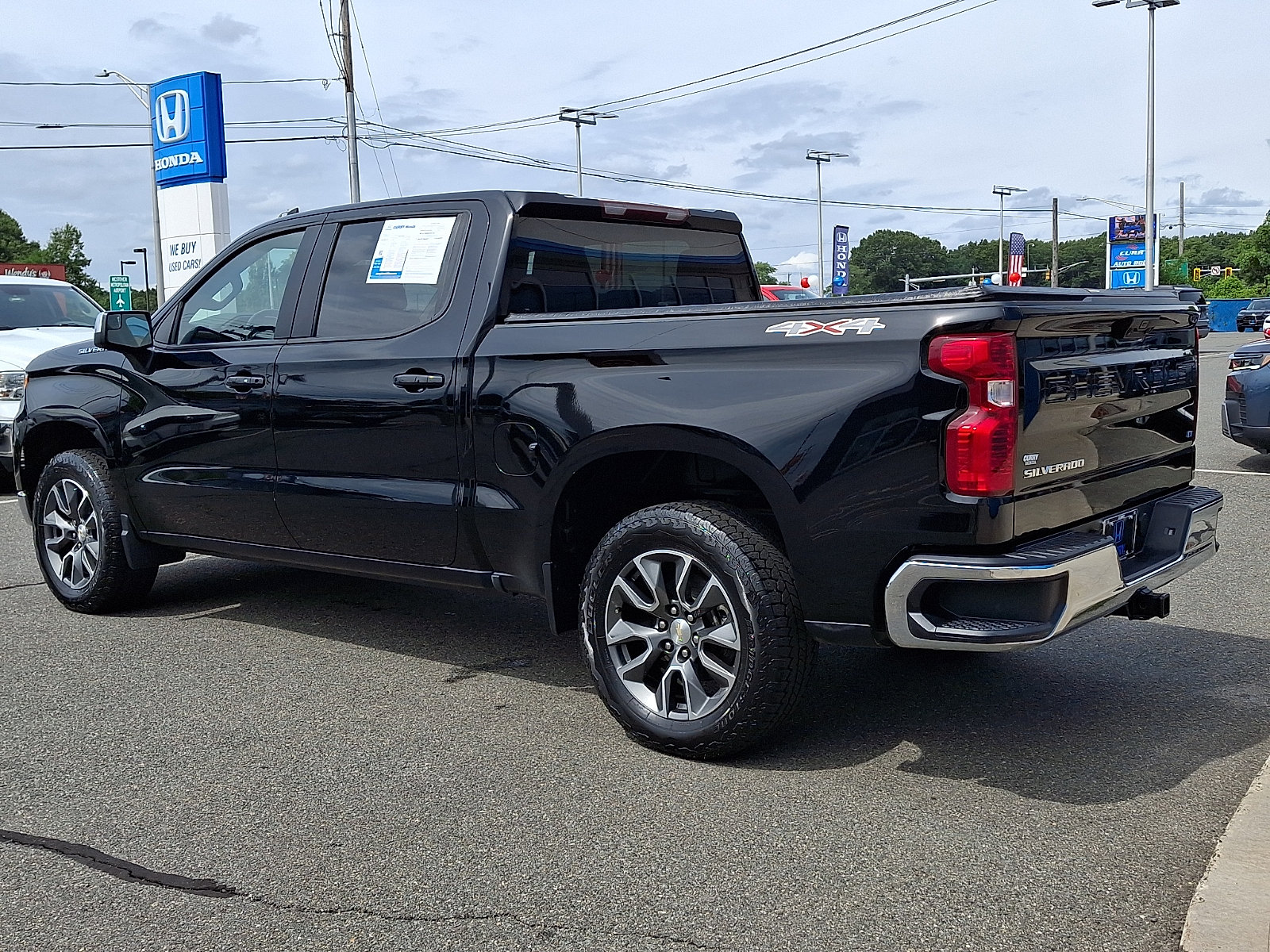 Used 2023 Chevrolet Silverado 1500 LT AWD/4WD image 6