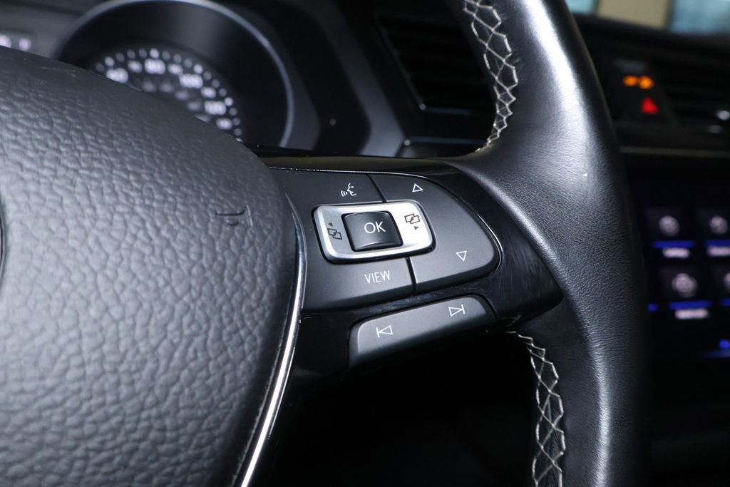 Used 2021 Volkswagen Tiguan SE R-Line w/ 3rd Row Seat Package image 23