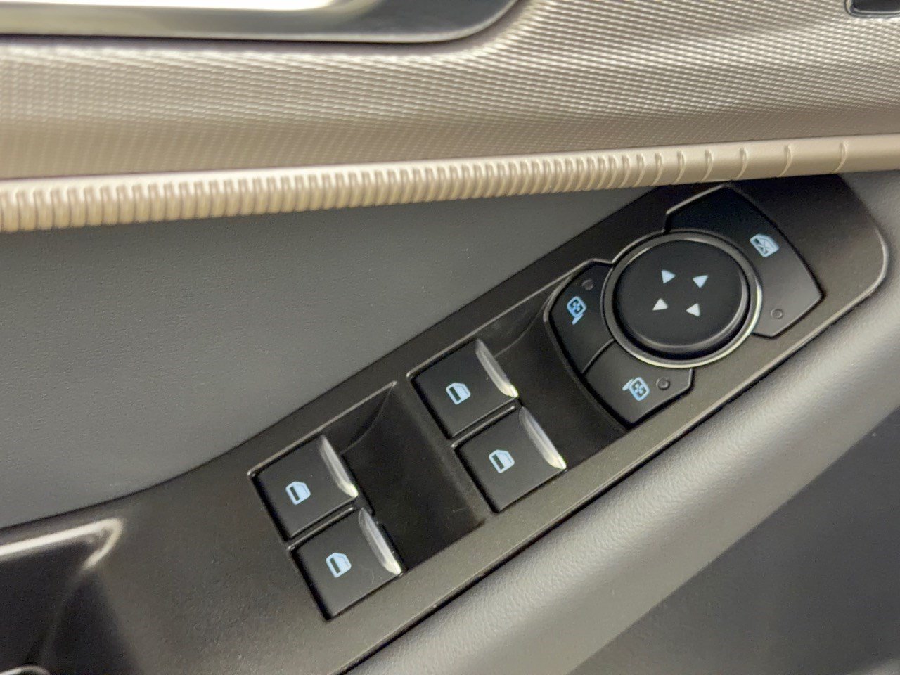 Used 2026 Ford Explorer Active RWD image 15