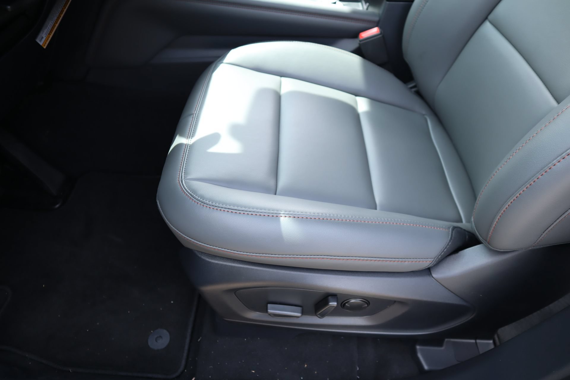 New 2026 Ford Explorer Active w/ Active Comfort Package AWD/4WD image 13