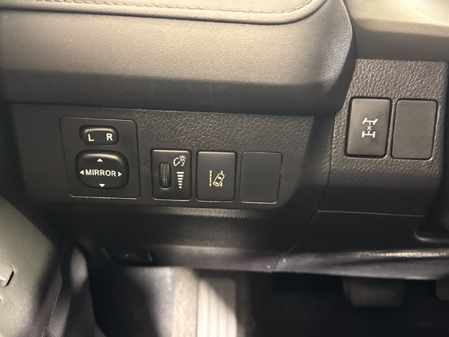 Used 2018 Toyota RAV4 LE w/ All Weather Liner Package AWD/4WD image 31