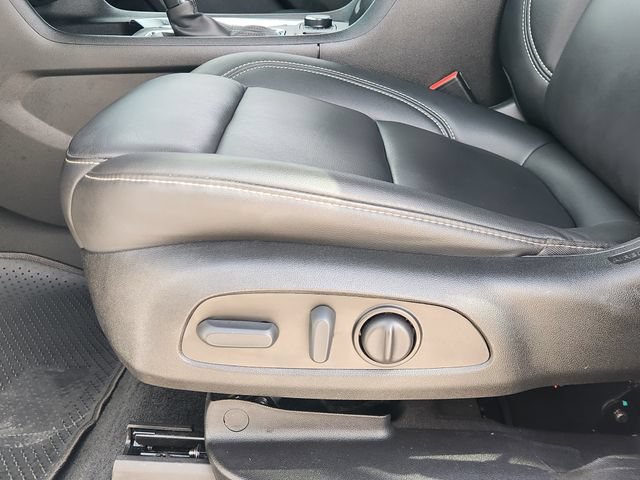 Used 2023 Chevrolet Traverse LT w/ LT Premium Package AWD/4WD image 23