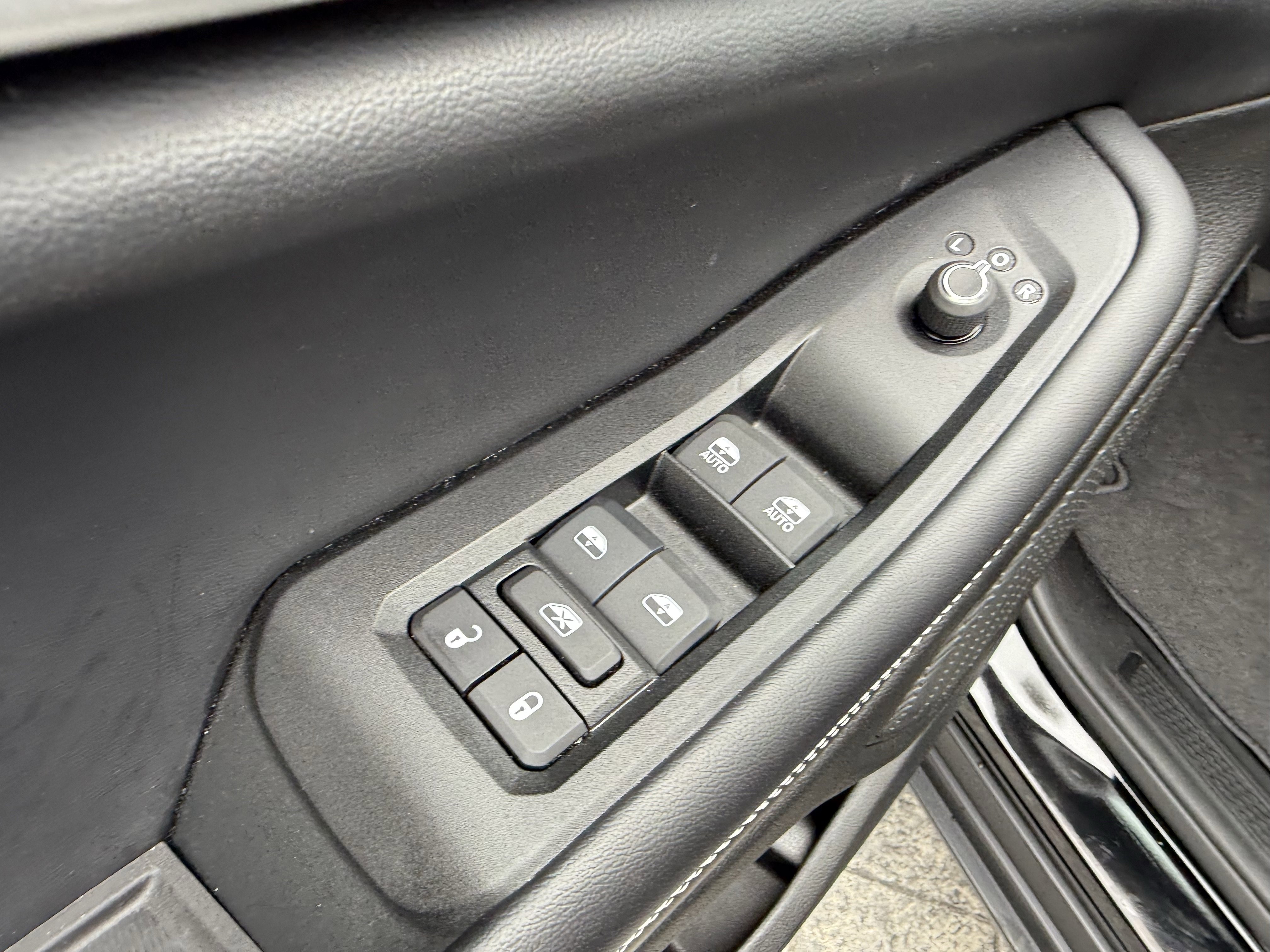 Used 2024 Jeep Grand Cherokee Limited w/ Luxury Tech Group II image 11