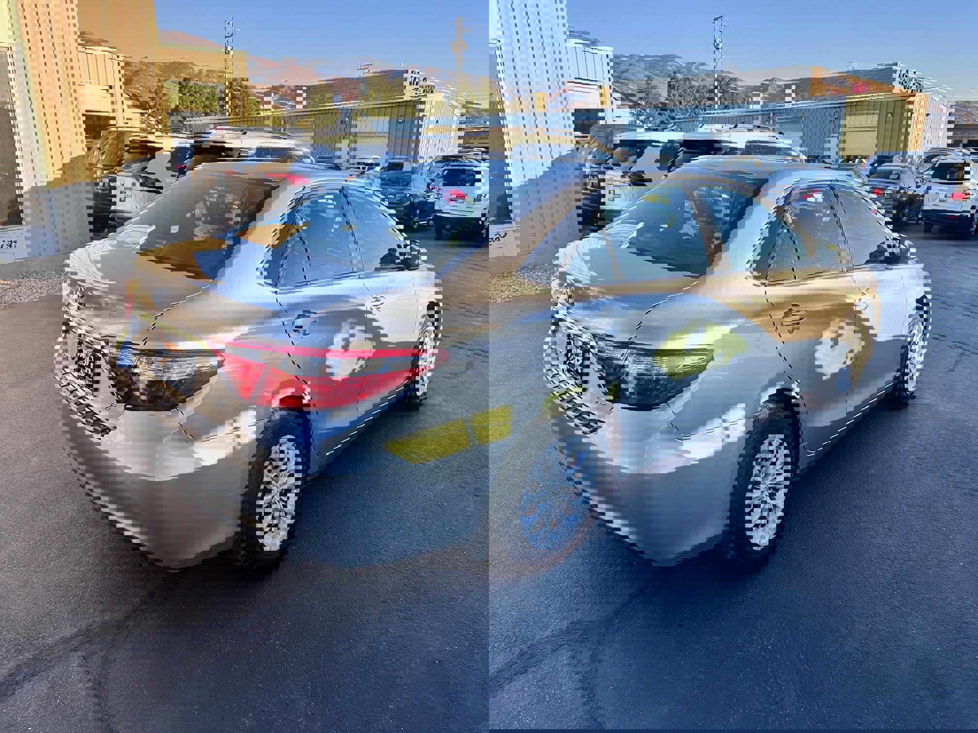 Used 2017 Toyota Camry LE image 3