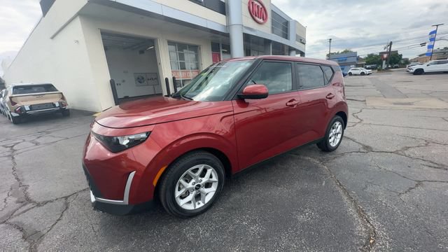 Certified 2023 Kia Soul LX w/ LX Technology Package FWD image 4