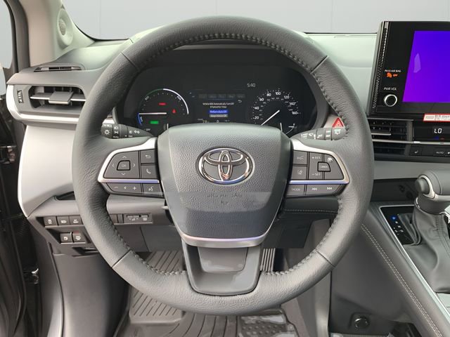 New 2025 Toyota Sienna XLE image 25