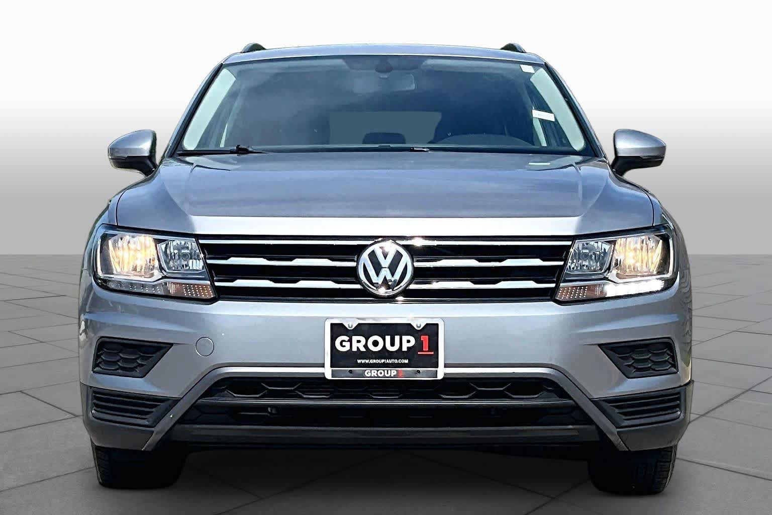 Used 2020 Volkswagen Tiguan SE w/ Panoramic Sunroof Package FWD image 4