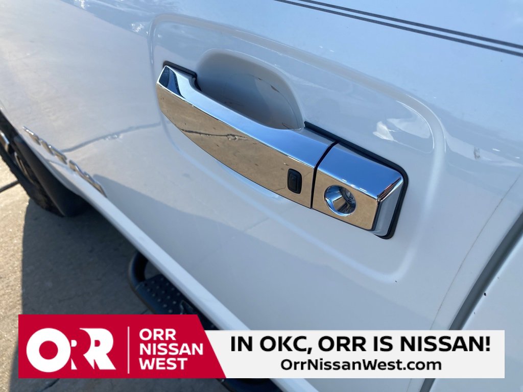 Used 2021 Nissan Titan SV w/ SV Convenience Package image 13