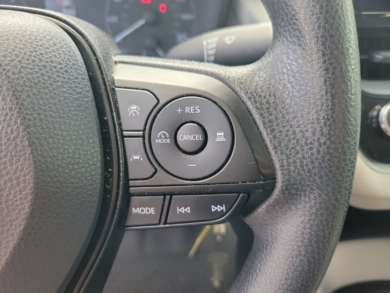 Used 2025 Toyota Corolla LE FWD image 20