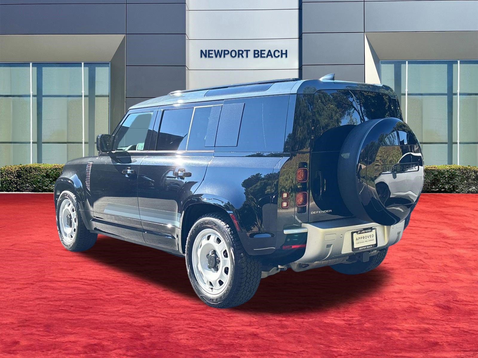 Used 2025 Land Rover Defender 110 S image 3