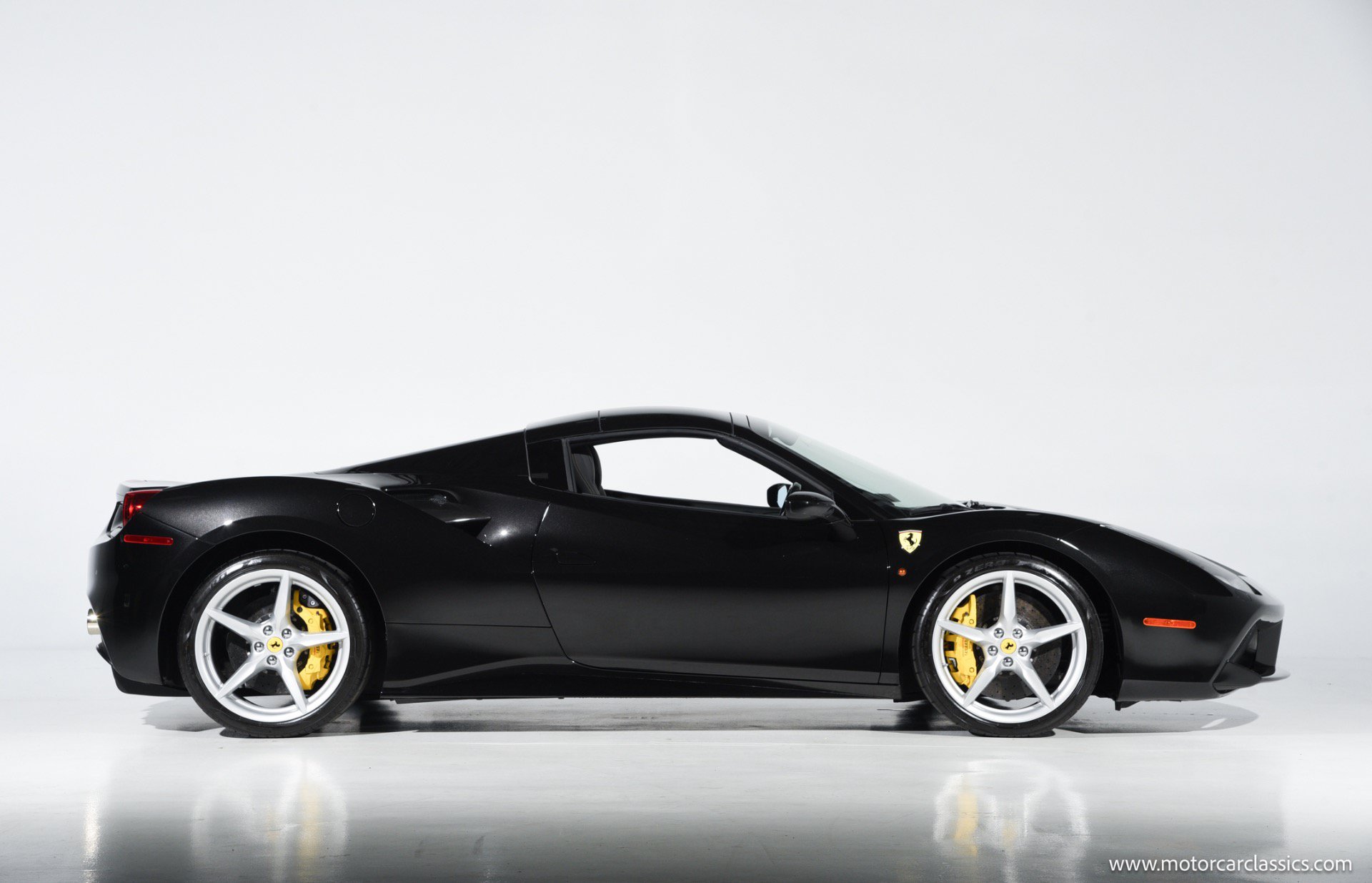 Used 2016 Ferrari 488 Spider RWD image 13