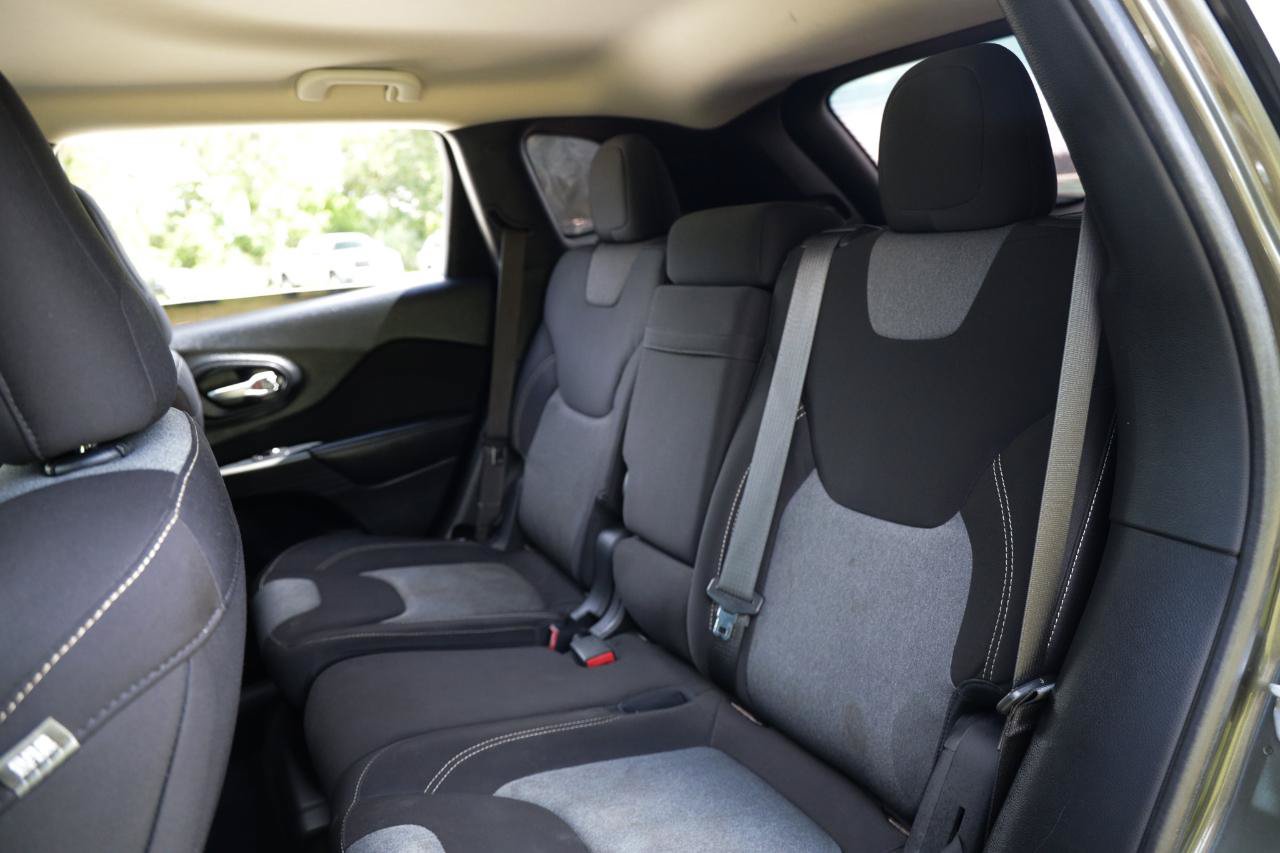 Used 2015 Jeep Cherokee Sport w/ Sport Appearance Group AWD/4WD image 8