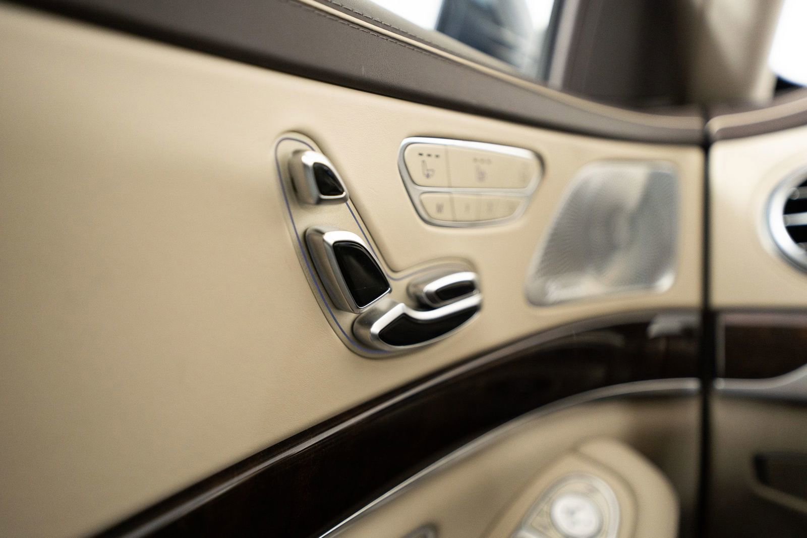 Used 2018 Mercedes-Benz S 560 Sedan image 23
