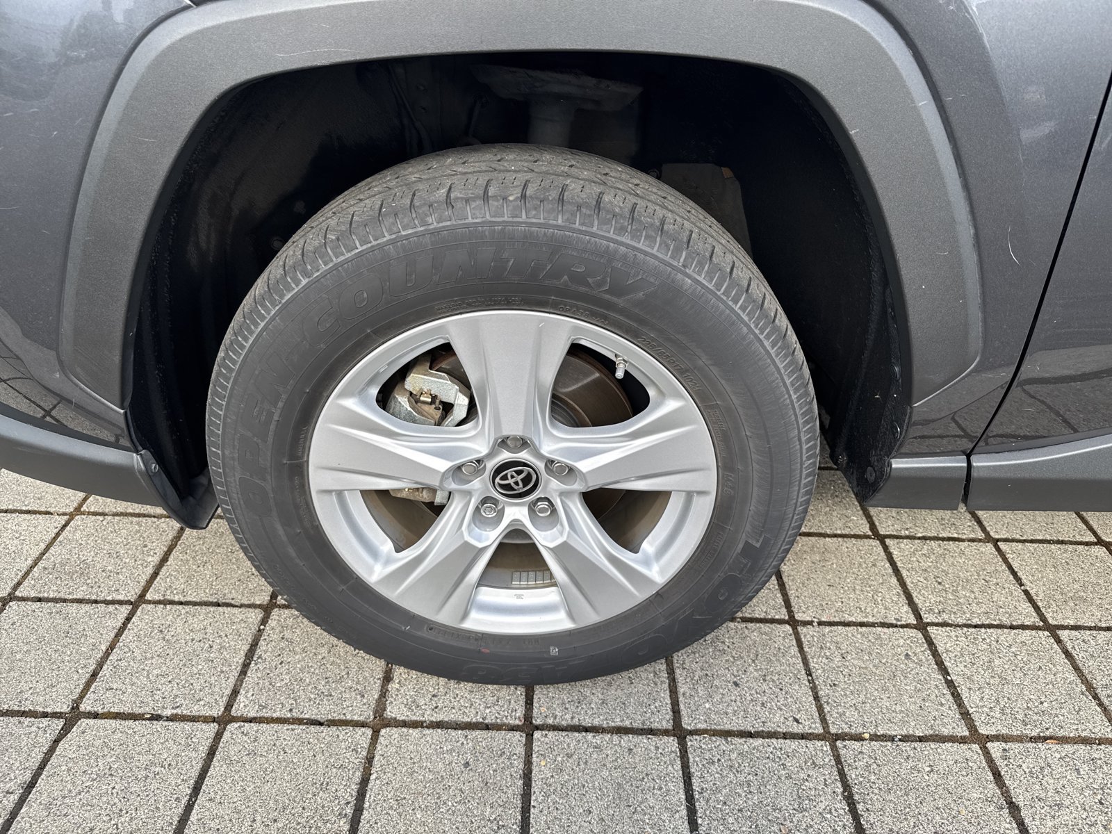 Used 2021 Toyota RAV4 LE AWD/4WD image 9