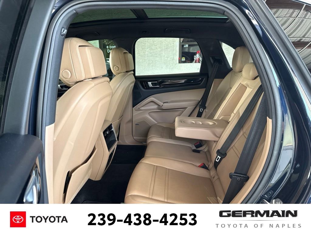 Used 2021 Porsche Cayenne AWD/4WD image 17